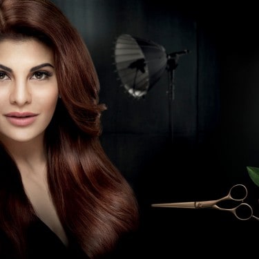 The model Jacqueline Fernandez looking at the camera with her great, natural hair.